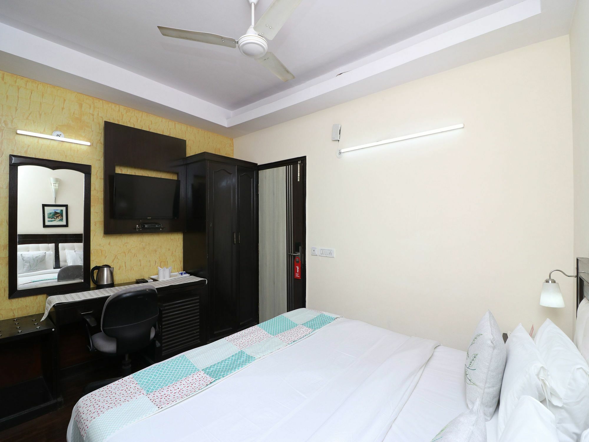 Hotel Oyo 13451 Star Corporate Avenue Neu-Delhi Exterior foto