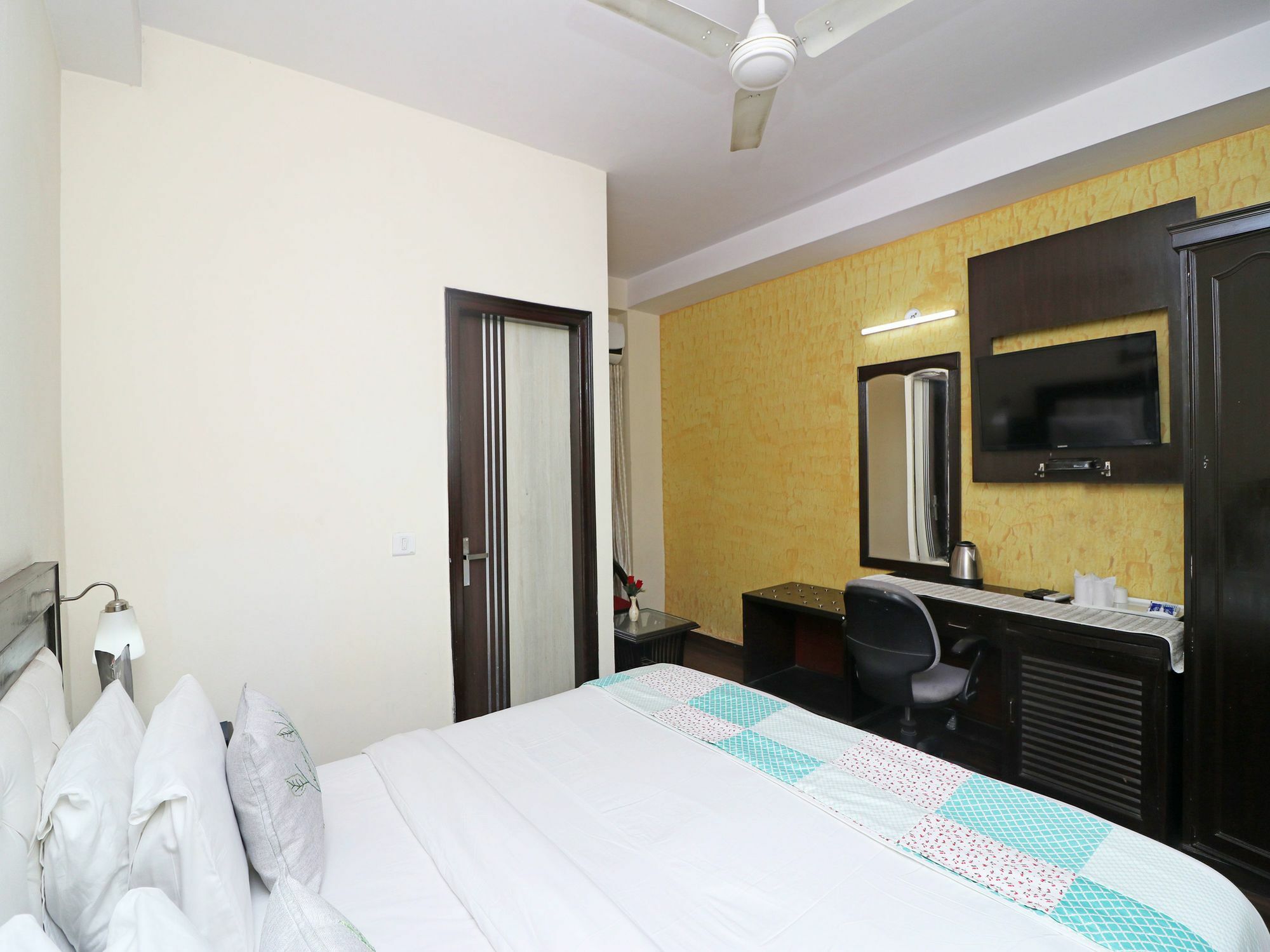 Hotel Oyo 13451 Star Corporate Avenue Neu-Delhi Exterior foto